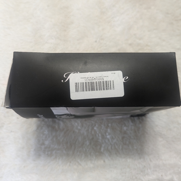 New With Tags Holisouse Cloth Strapless Adhesive, Reusable Push Up Bra, Black. B - Picture 4 of 11